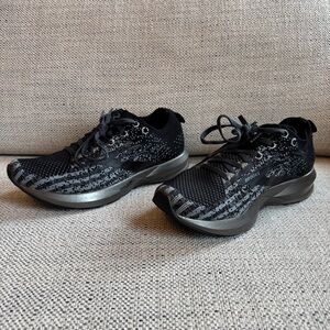 Brooks Levitate 3 - women’s 8